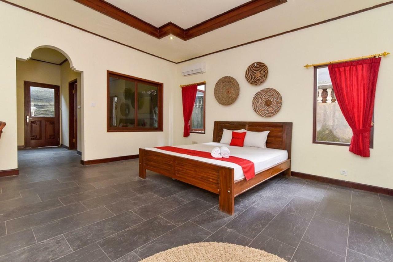 Reddoorz Plus Near Seminyak Square Denpasar Extérieur photo